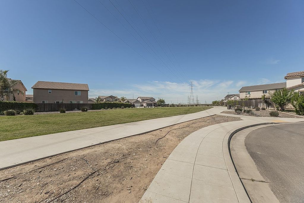 Image 39 of property listing at 6805 W Fir Avenue, Fresno, CA 93722