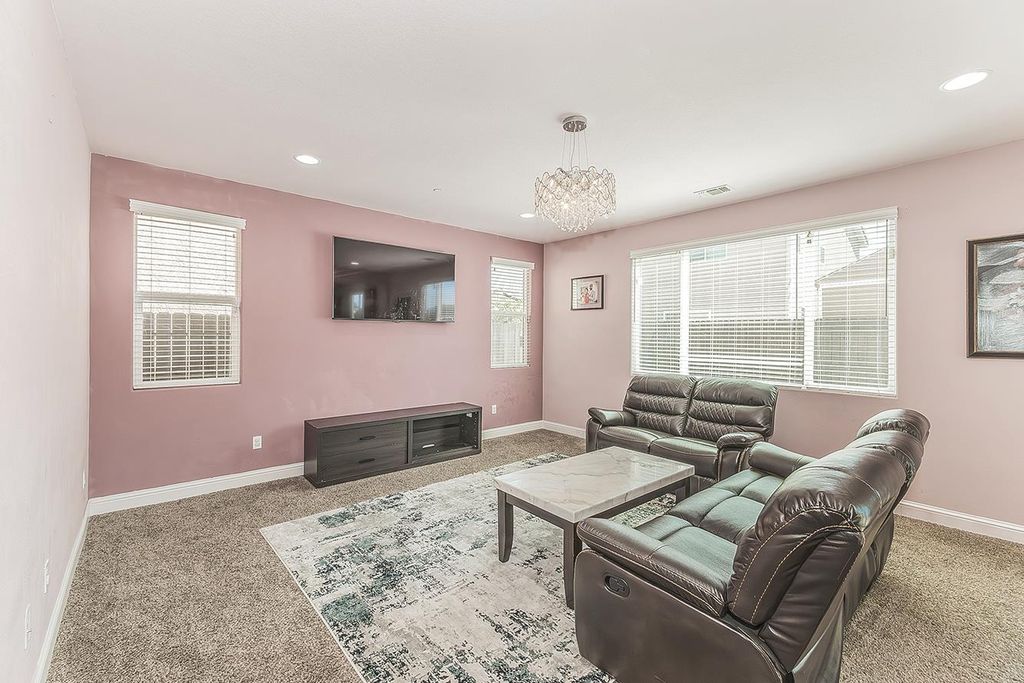 Image 4 of property listing at 6805 W Fir Avenue, Fresno, CA 93722