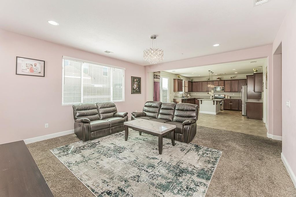 Image 5 of property listing at 6805 W Fir Avenue, Fresno, CA 93722