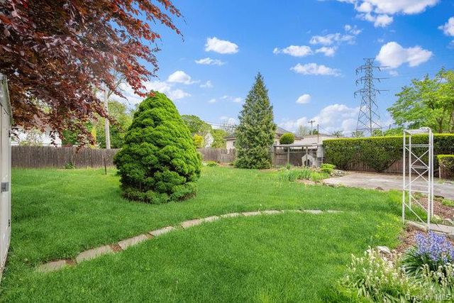 1030 Glen Cove Avenue, Glen Head, NY 11545