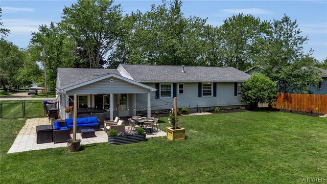 22 Franklin Drive, Evans, NY 14006