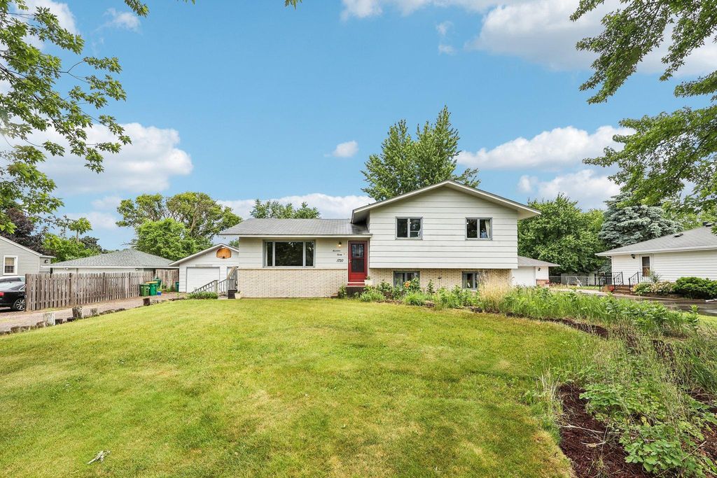 1720 69th Avenue N, Brooklyn Center, MN 55430 — exterior