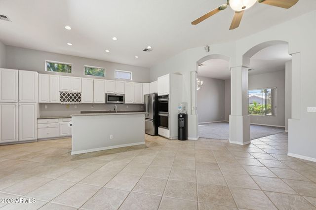 5677 W MONONA Drive, Glendale, AZ 85308