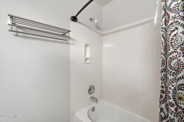 5677 W MONONA Drive, Glendale, AZ 85308