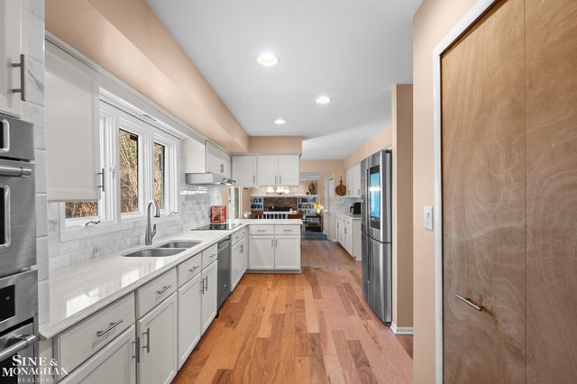 4663 Hedgewood Drive, Bloomfield Twp, MI 48301