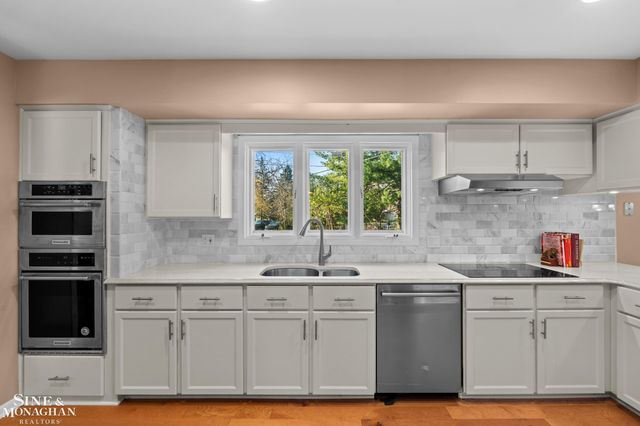 4663 Hedgewood Drive, Bloomfield Twp, MI 48301