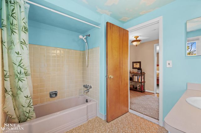 4663 Hedgewood Drive, Bloomfield Twp, MI 48301