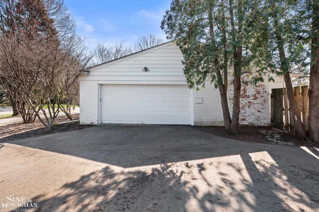 4663 Hedgewood Drive, Bloomfield Twp, MI 48301