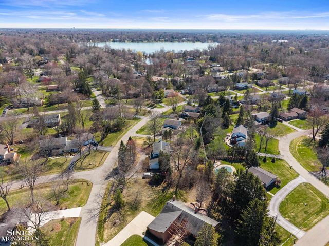 4663 Hedgewood Drive, Bloomfield Twp, MI 48301