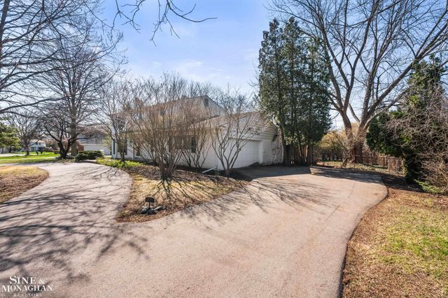 4663 Hedgewood Drive, Bloomfield Twp, MI 48301