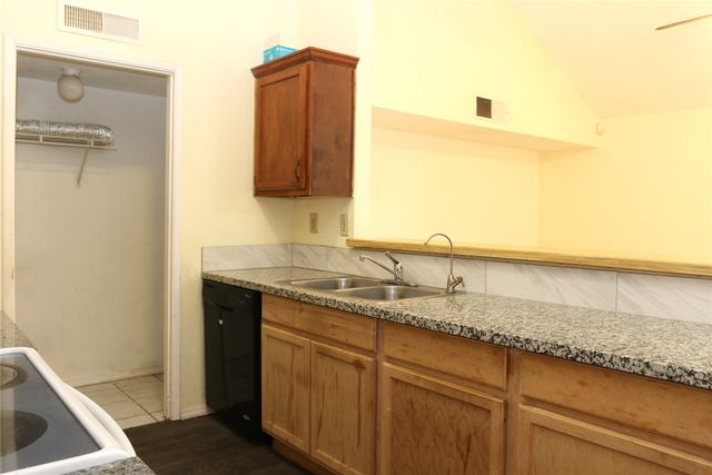 2443 Limestone Drive, Arlington, TX 76014