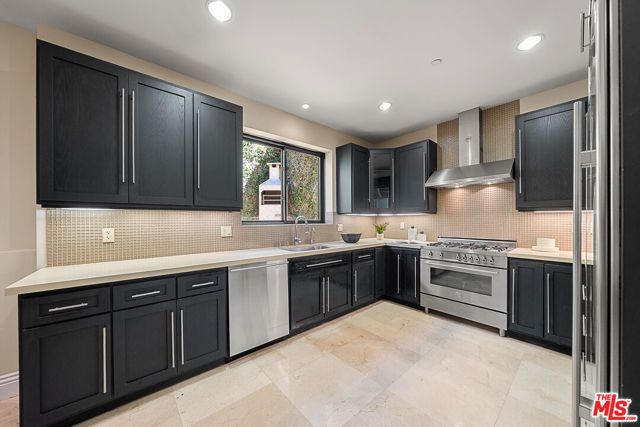 6477 Deep Dell Pl, Los Angeles, CA 90068