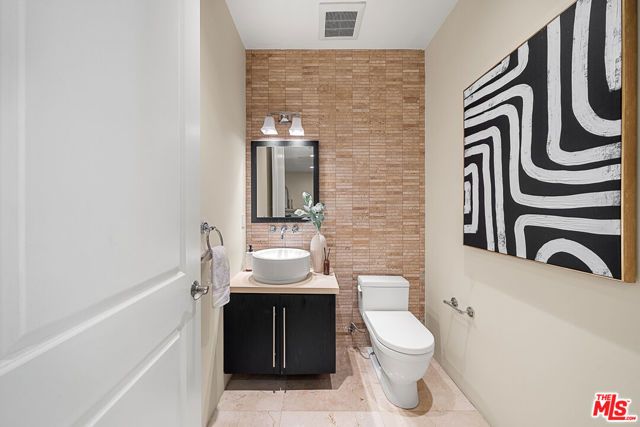 6477 Deep Dell Pl, Los Angeles, CA 90068