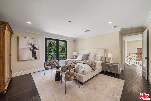 6477 Deep Dell Pl, Los Angeles, CA 90068