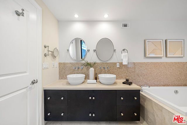 6477 Deep Dell Pl, Los Angeles, CA 90068