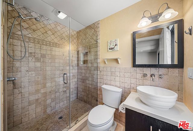 6477 Deep Dell Pl, Los Angeles, CA 90068