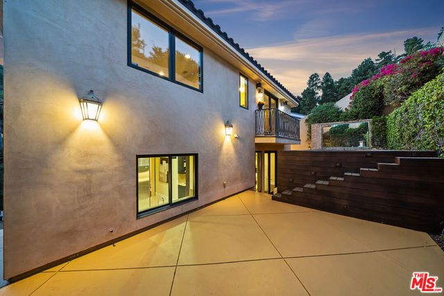 6477 Deep Dell Pl, Los Angeles, CA 90068