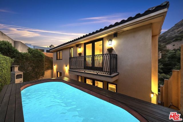 6477 Deep Dell Pl, Los Angeles, CA 90068