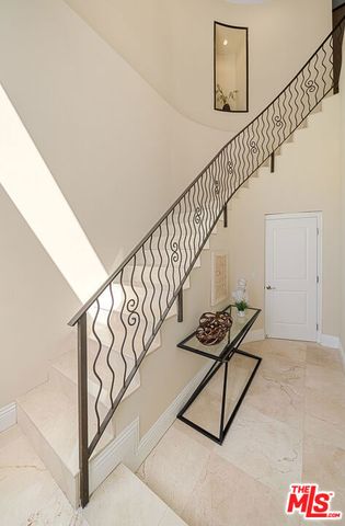 6477 Deep Dell Pl, Los Angeles, CA 90068
