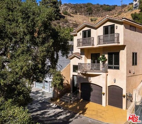 6477 Deep Dell Pl, Los Angeles, CA 90068