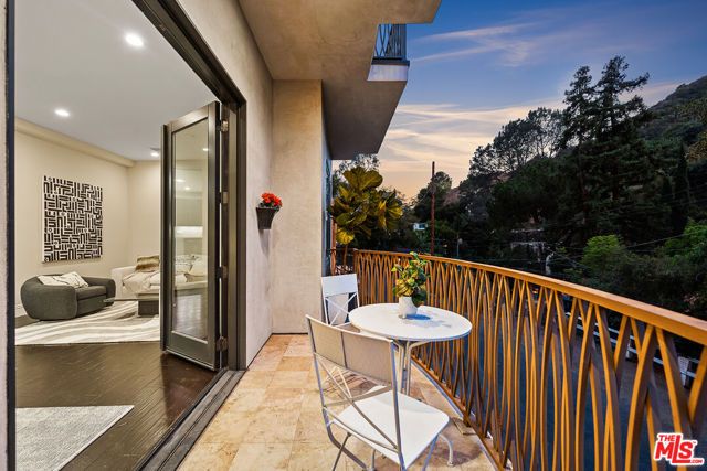 6477 Deep Dell Pl, Los Angeles, CA 90068