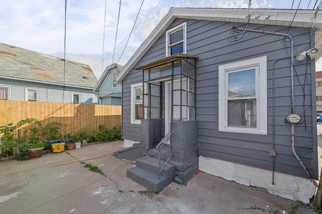 917 S 9th STREET, Milwaukee, WI 53204