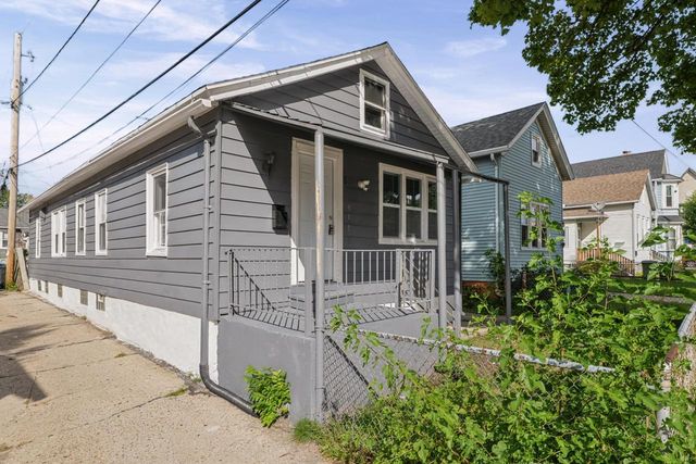 917 S 9th STREET, Milwaukee, WI 53204