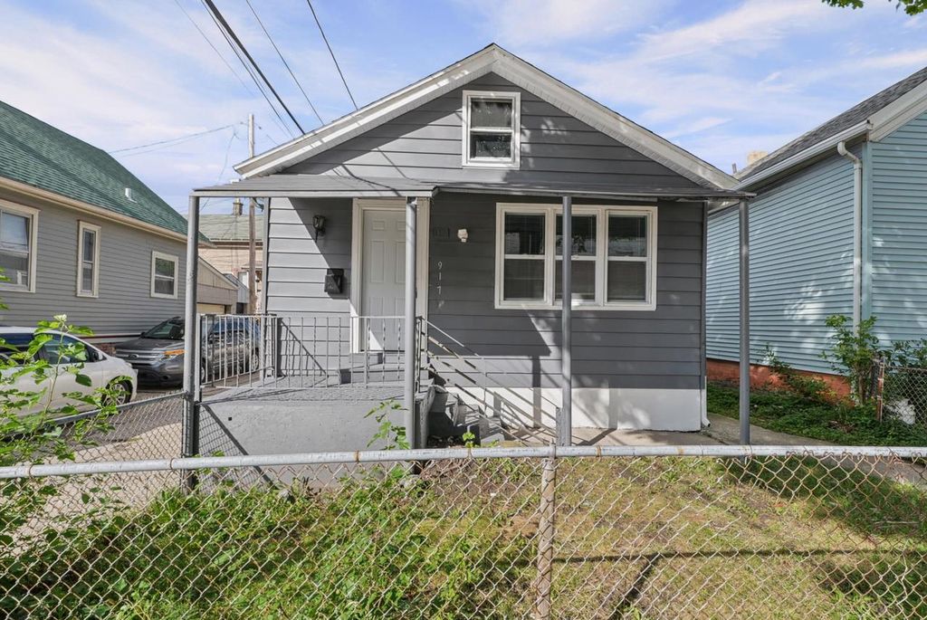 917 S 9th STREET, Milwaukee, WI 53204