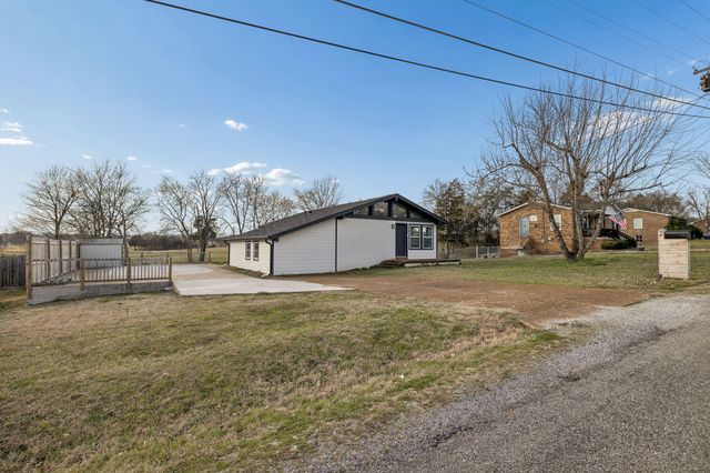 7 Roberts Ln, Lebanon, TN 37087