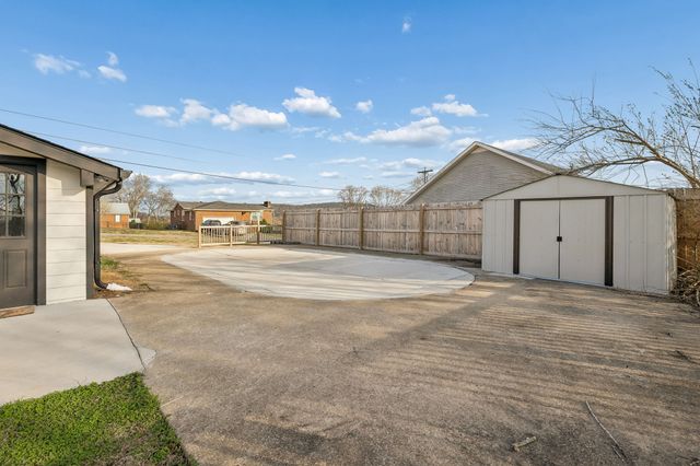 7 Roberts Ln, Lebanon, TN 37087