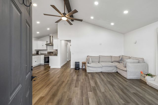 7 Roberts Ln, Lebanon, TN 37087