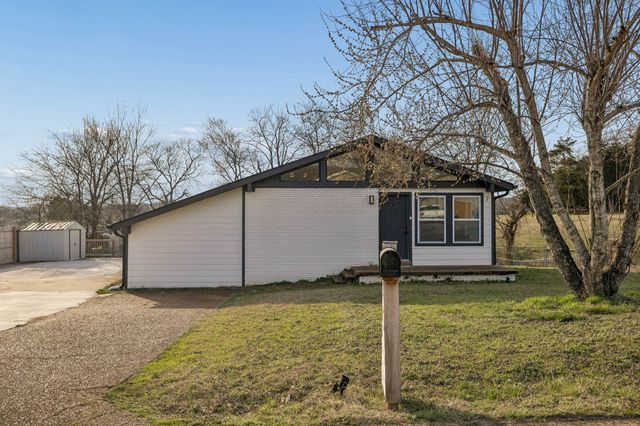 7 Roberts Ln, Lebanon, TN 37087