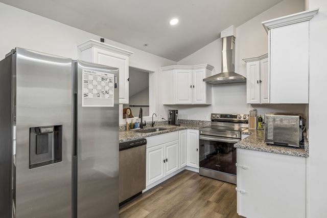 7 Roberts Ln, Lebanon, TN 37087