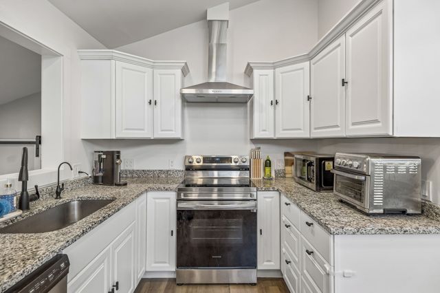 7 Roberts Ln, Lebanon, TN 37087