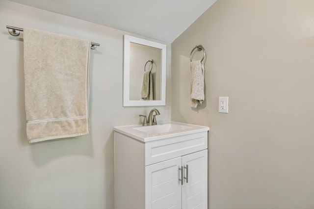 7 Roberts Ln, Lebanon, TN 37087