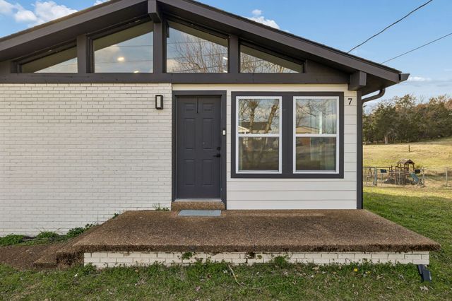 7 Roberts Ln, Lebanon, TN 37087