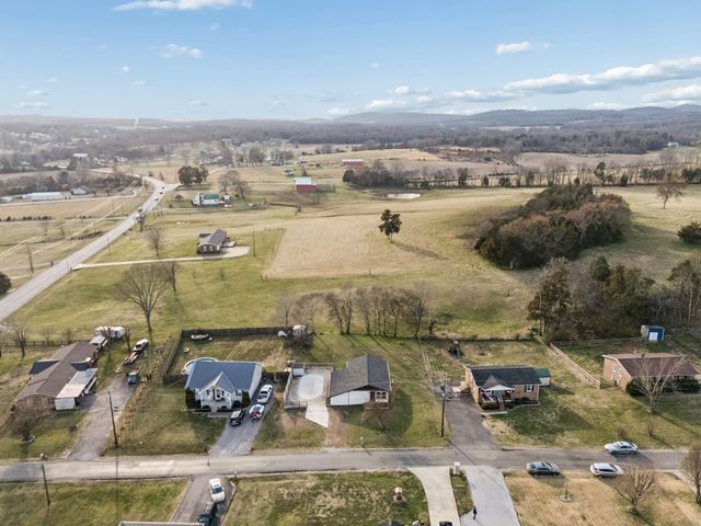 7 Roberts Ln, Lebanon, TN 37087