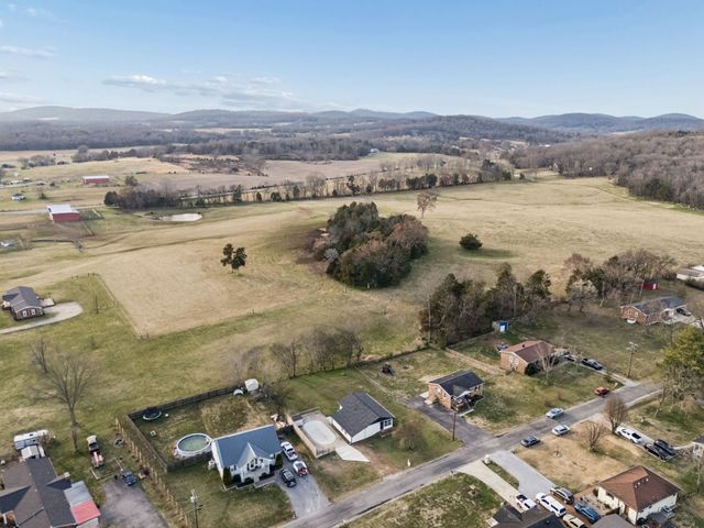 7 Roberts Ln, Lebanon, TN 37087