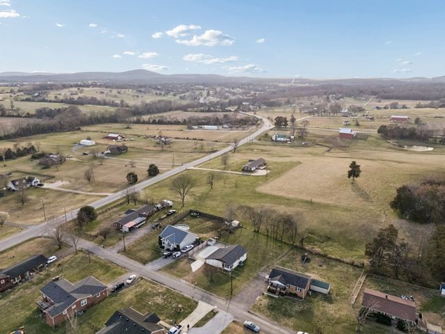 7 Roberts Ln, Lebanon, TN 37087