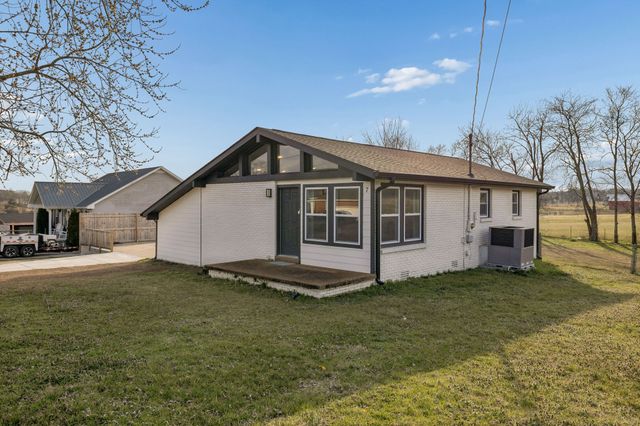 7 Roberts Ln, Lebanon, TN 37087