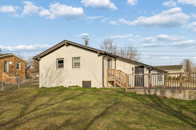 7 Roberts Ln, Lebanon, TN 37087
