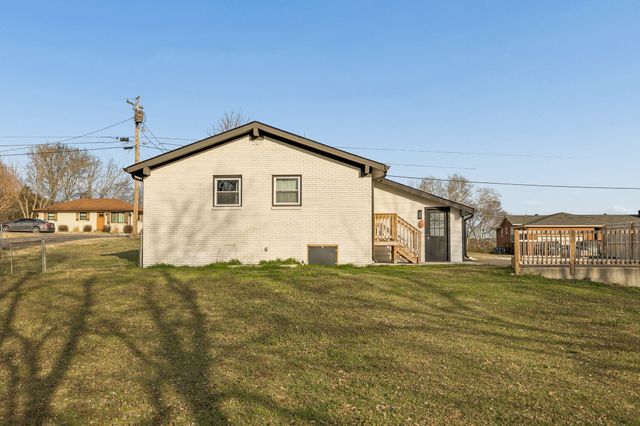 7 Roberts Ln, Lebanon, TN 37087