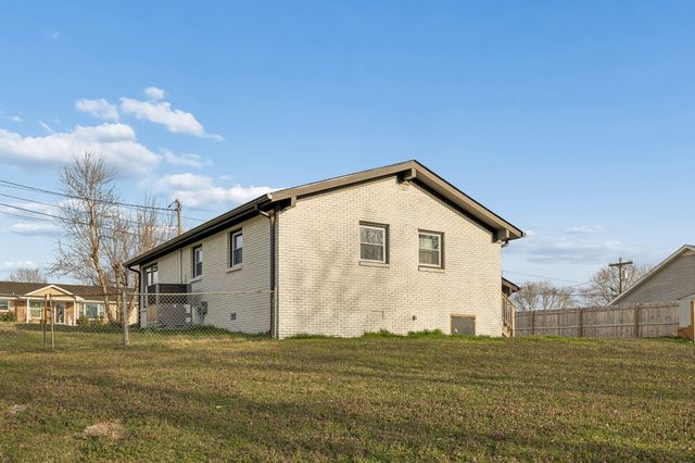 7 Roberts Ln, Lebanon, TN 37087