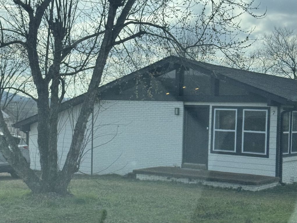 7 Roberts Ln, Lebanon, TN 37087