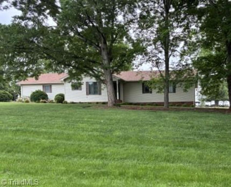 112 Windsor Park Drive, Dobson, NC 27901