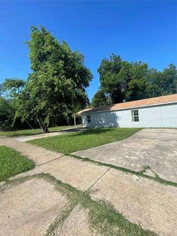 2155 New York Avenue, Fort Worth, TX 76104