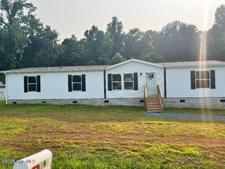 826 Herrings Chapel Road, Burgaw, NC 28425