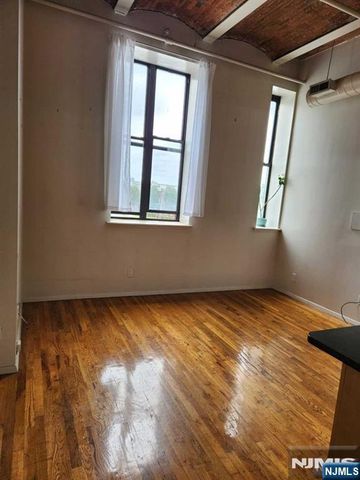 840 River Road 404, Edgewater, NJ 07020