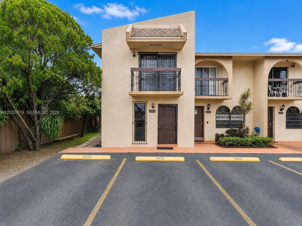1052 W 79th St 11, Hialeah, FL 33014