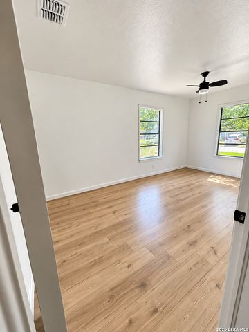 111 ASHLAND DR, San Antonio, TX 78218